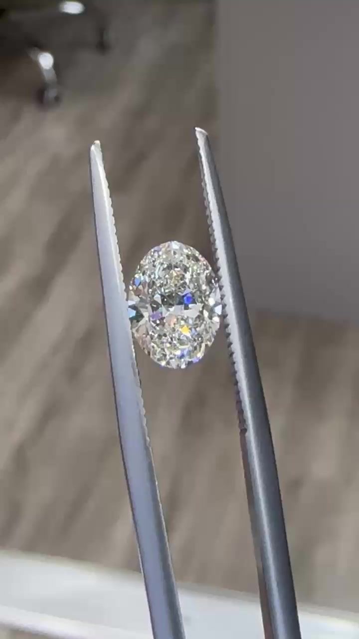 Diamante Naturale Taglio Ovale 1.2ct EX/EX J VS2 - GIA - 8.07x5.89x3.81mm