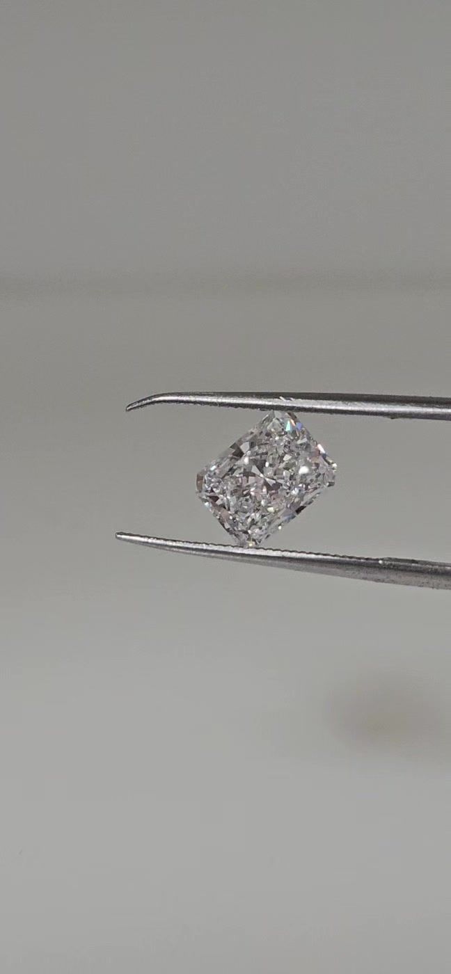 Diamante Naturale Taglio Radiant 1.01ct EX/EX E FL - GIA - 6.81x5.21x3.45mm