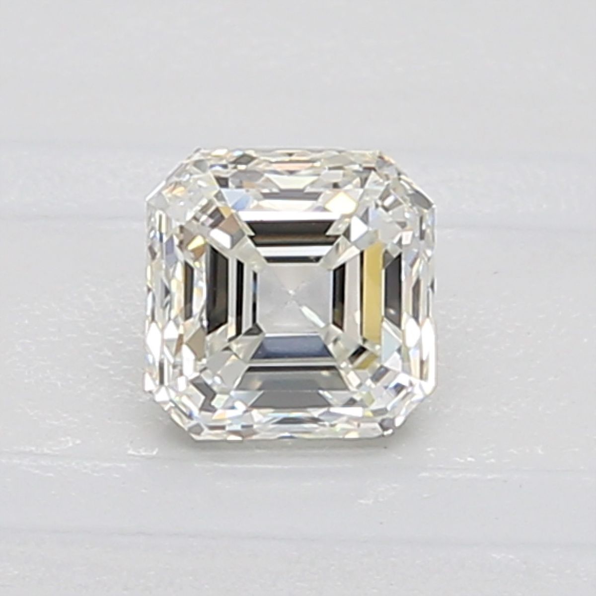 Diamante Naturale Taglio Asscher 0.7ct VG/EX J VVS2 - GIA - 4.8x4.72x3.37mm