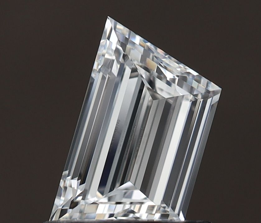 Diamante Naturale Taglio Trapezio 0.76ct EX/EX G VVS1 - GIA - 7.42x4.4x2.69mm
