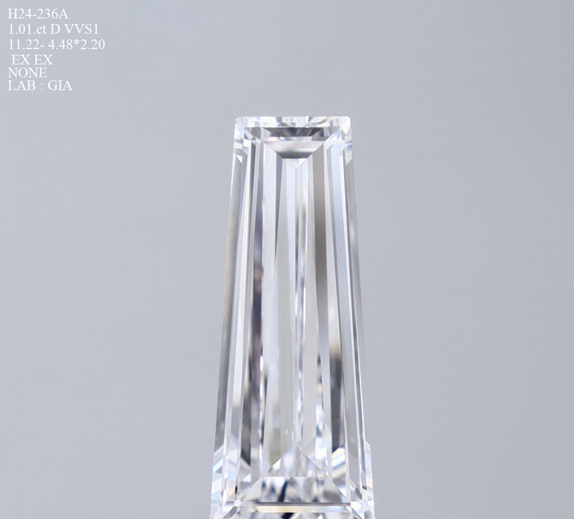 Diamante Taglio Baguette Scalata 1.01ct EX/EX D VVS1 - GIA - 11.22x4.48x2.2mm